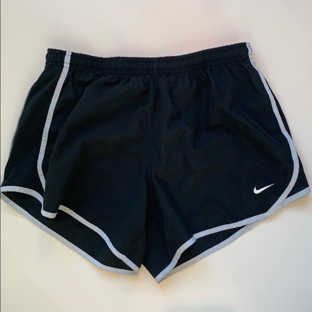 BLACK NIKE RUNNING SHORTS